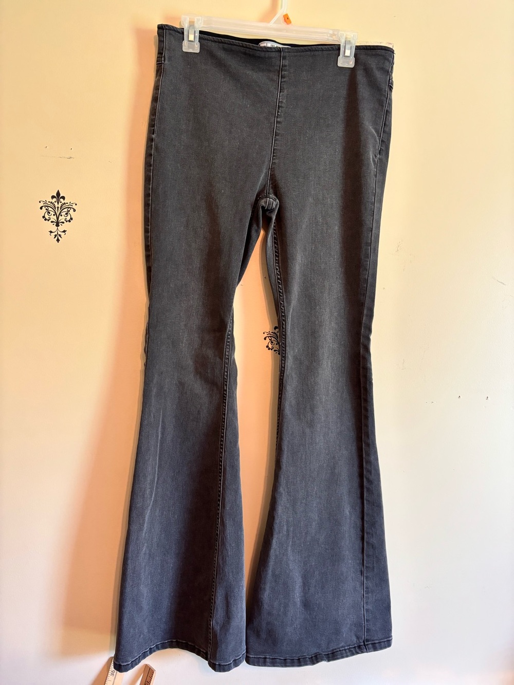 Free People flare jeans Charcoal color size 31 - Picture 4 of 7